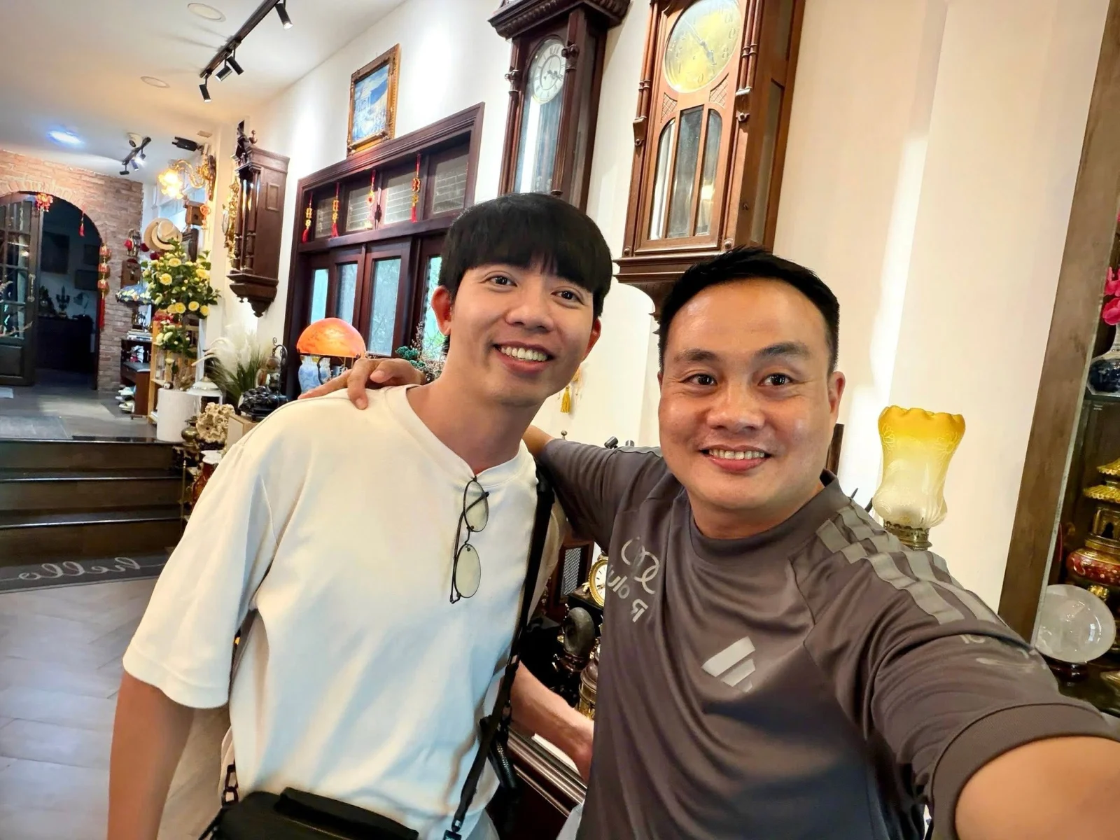 Our host and a guest at the ChiMi Homestay hall
