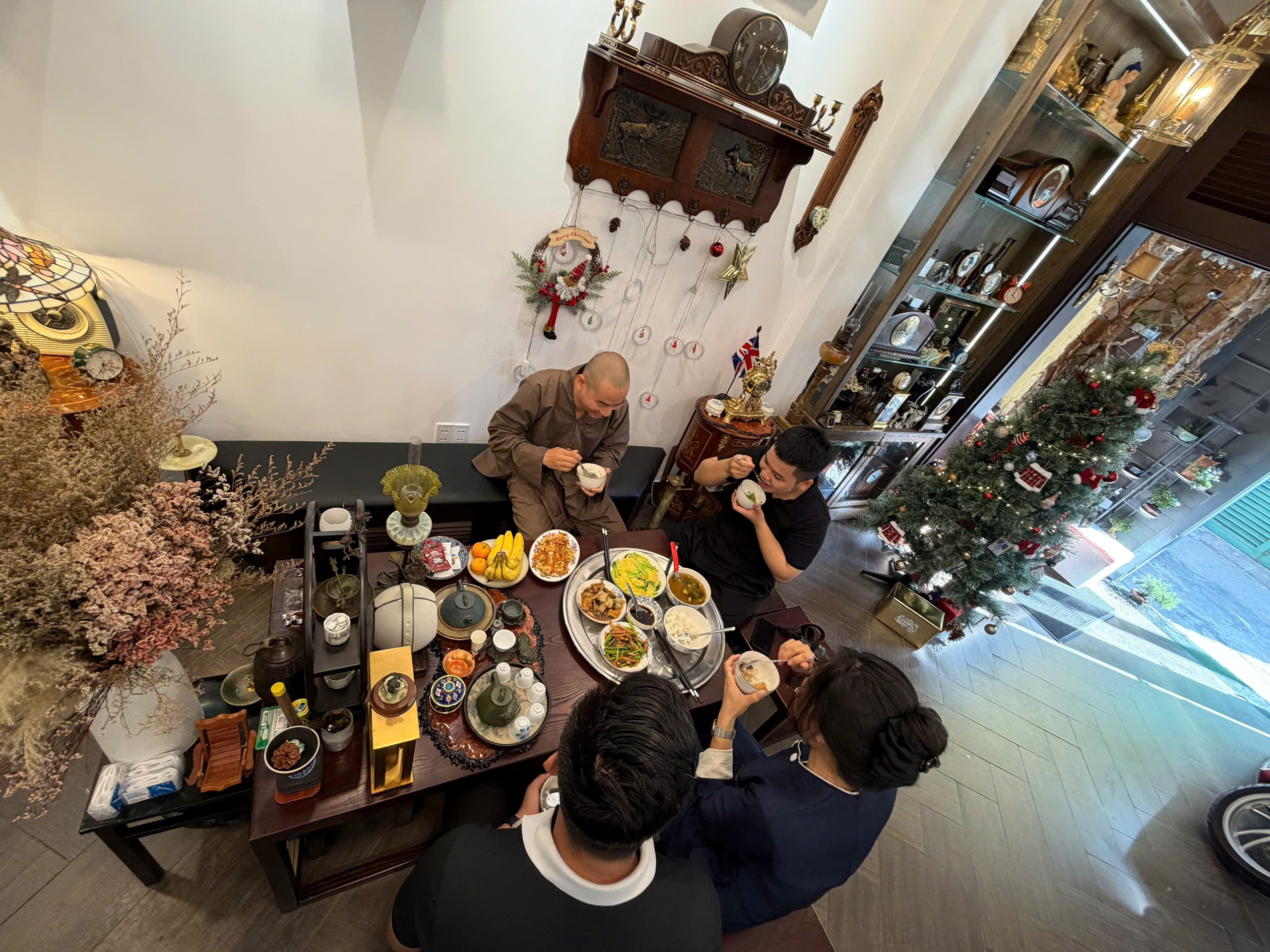 Buddhist monks at ChiMi Homestay