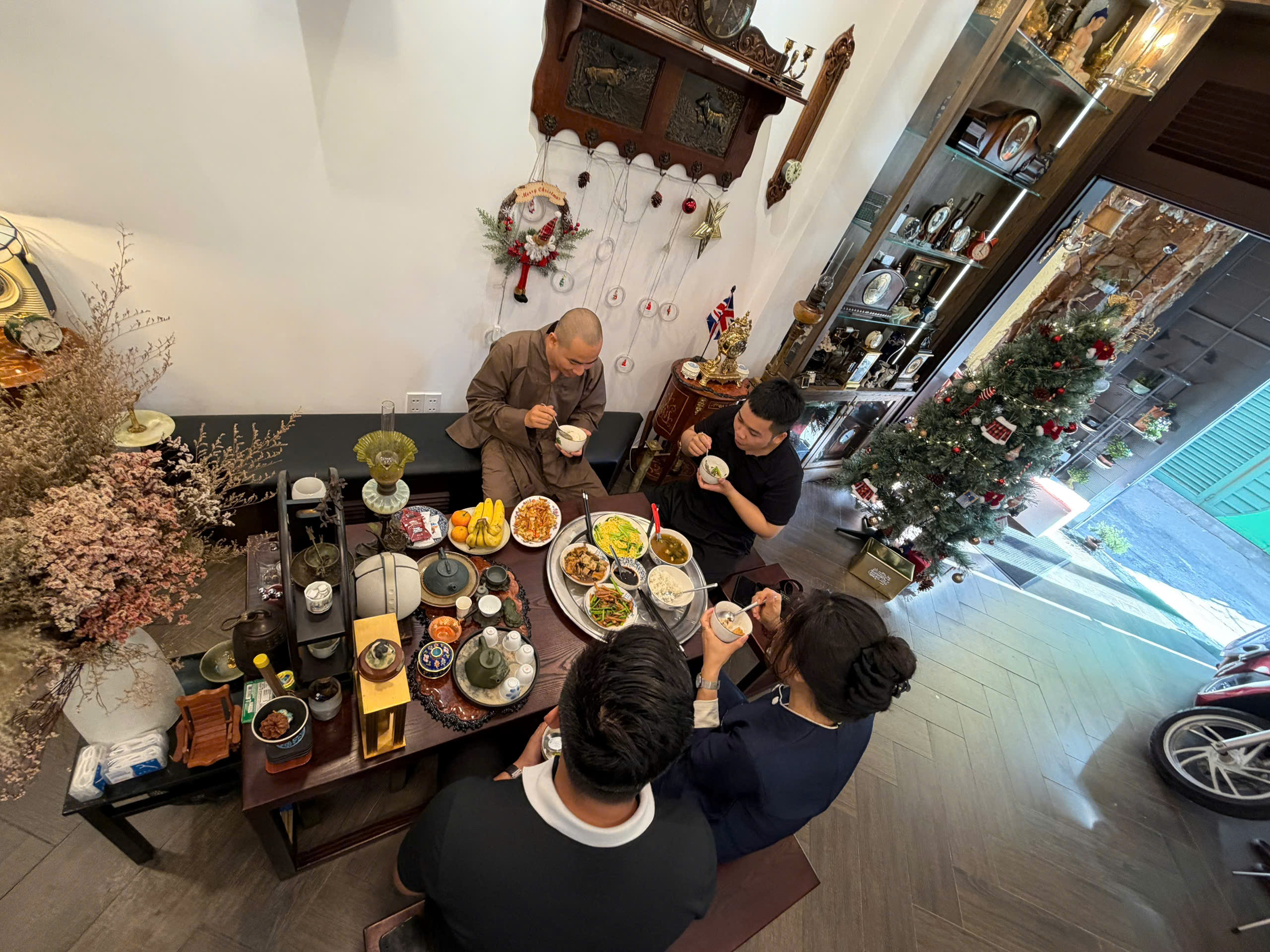 Family moment at ChiMi