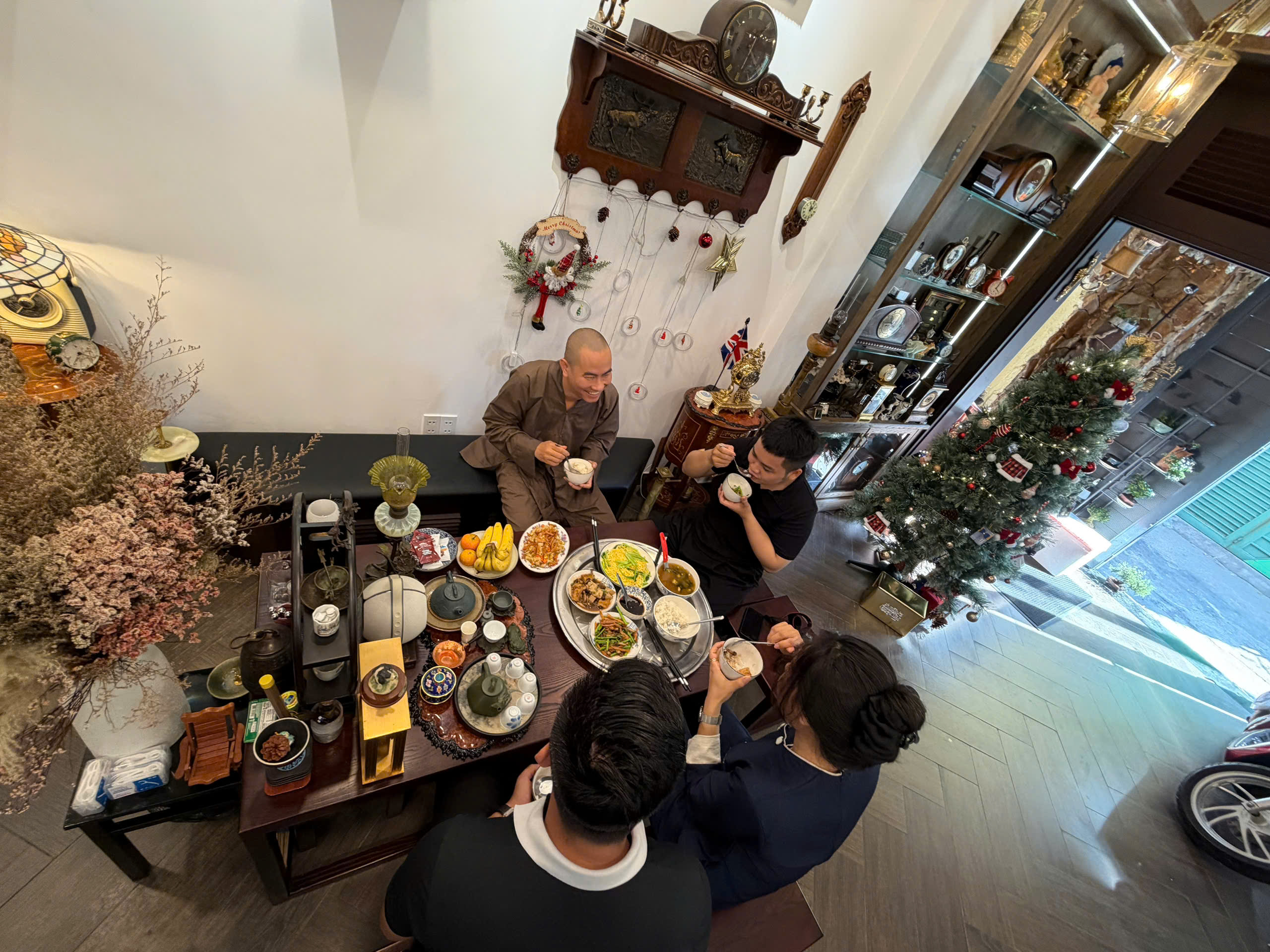 ChiMi supporting volunteers